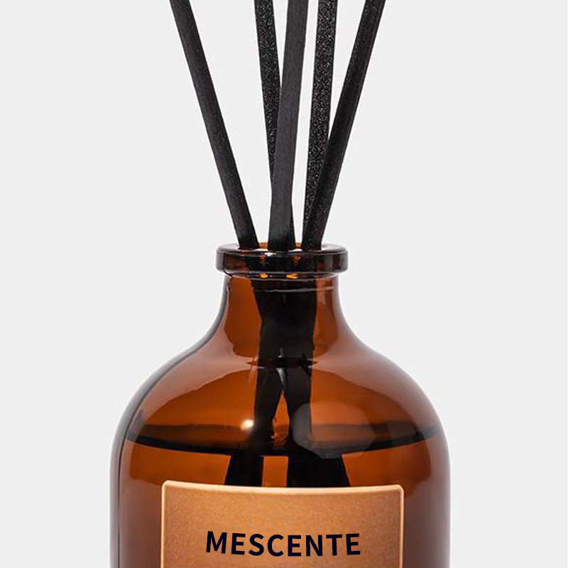 Mór Dubh Agus Óir 100ml Gloine Só Iridescent Bataí Dathúla Snáithín Giolcach Diffuser Freshener Aer Tuaslagóir