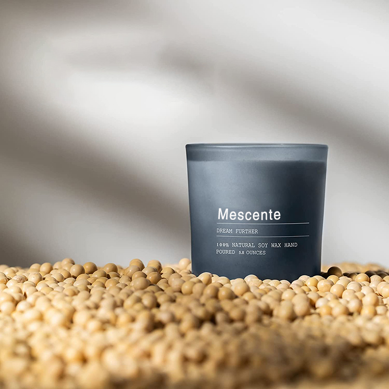 Próca Maisiú Bainise Saincheaptha M&Scent Coinnle cumhraithe Jasmine & Ylang Ylang le Lipéid i mBulc