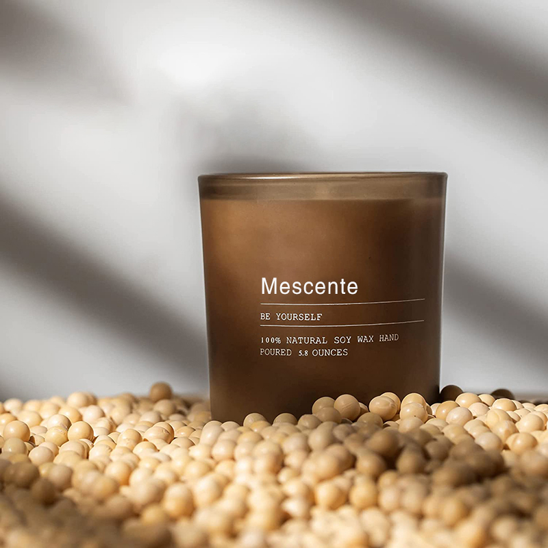 Próca Maisiú Bainise Saincheaptha M&Scent Coinnle cumhraithe Jasmine & Ylang Ylang le Lipéid i mBulc