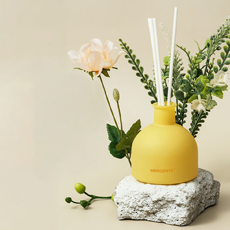 Diffuser golcach ola riachtanach M&S cent hotsale le bataí RatánComment