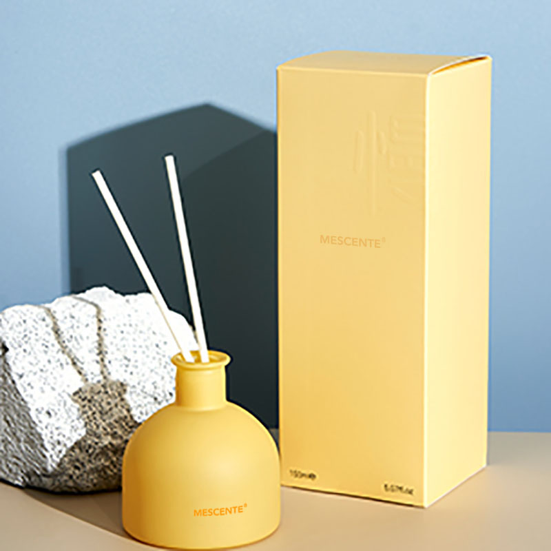 Diffuser golcach ola riachtanach M&S cent hotsale le bataí RatánComment