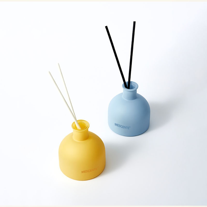 Diffuser golcach ola riachtanach M&S cent hotsale le bataí RatánComment
