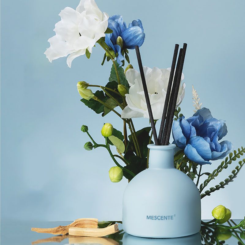 Diffuser golcach ola riachtanach M&S cent hotsale le bataí RatánComment