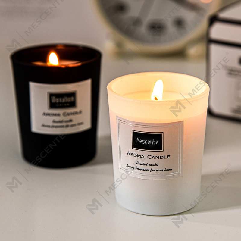 Coinnle céir soighe le boladh peony saincheaptha M&Scent, coinneal scentáilte digiteach