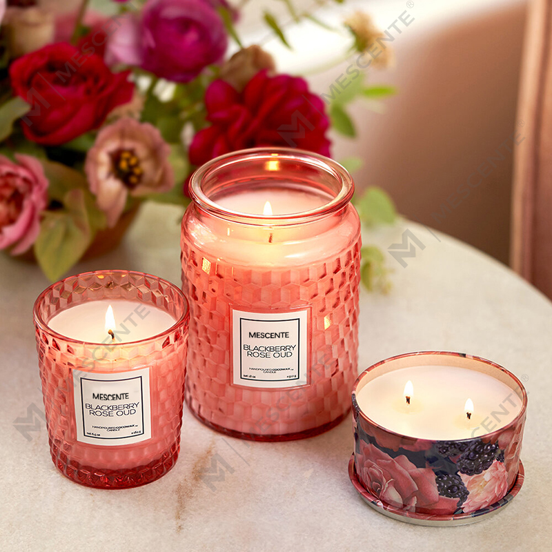 M&Scent Maisiú Nollag Chustaim Blackberry Rose Oud Icon Candle